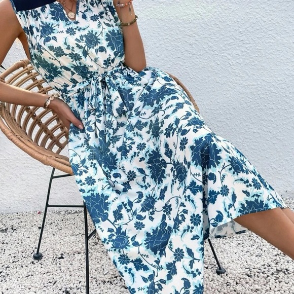 Sleeveless Floral Belted Dress - Picture 2 of 5